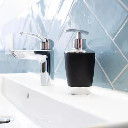 Sunseeker House No 1